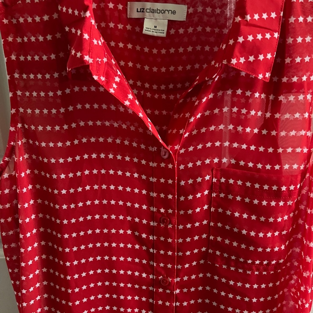 Red star print sleeveless shirt with red tank top